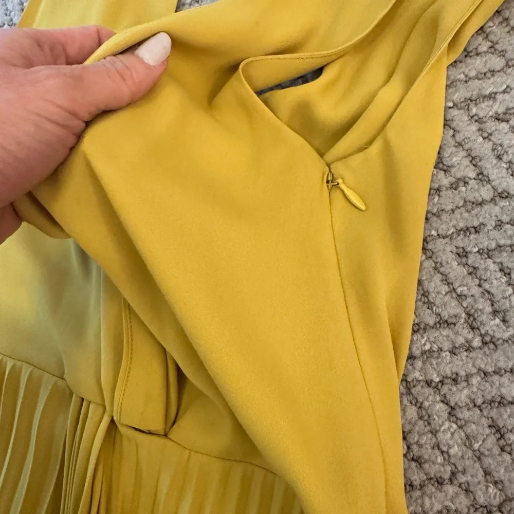 Vince pleated midi dress - Picture 7 of 8